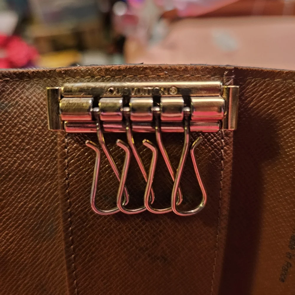 Louis Vuitton Vintage Monogram 4-key Wallet - Picture 7 of 10